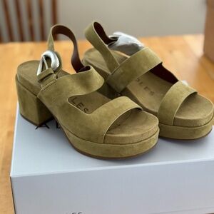 Aerosoles Clarkson Olive Branch Suede Women's Sandals size 6